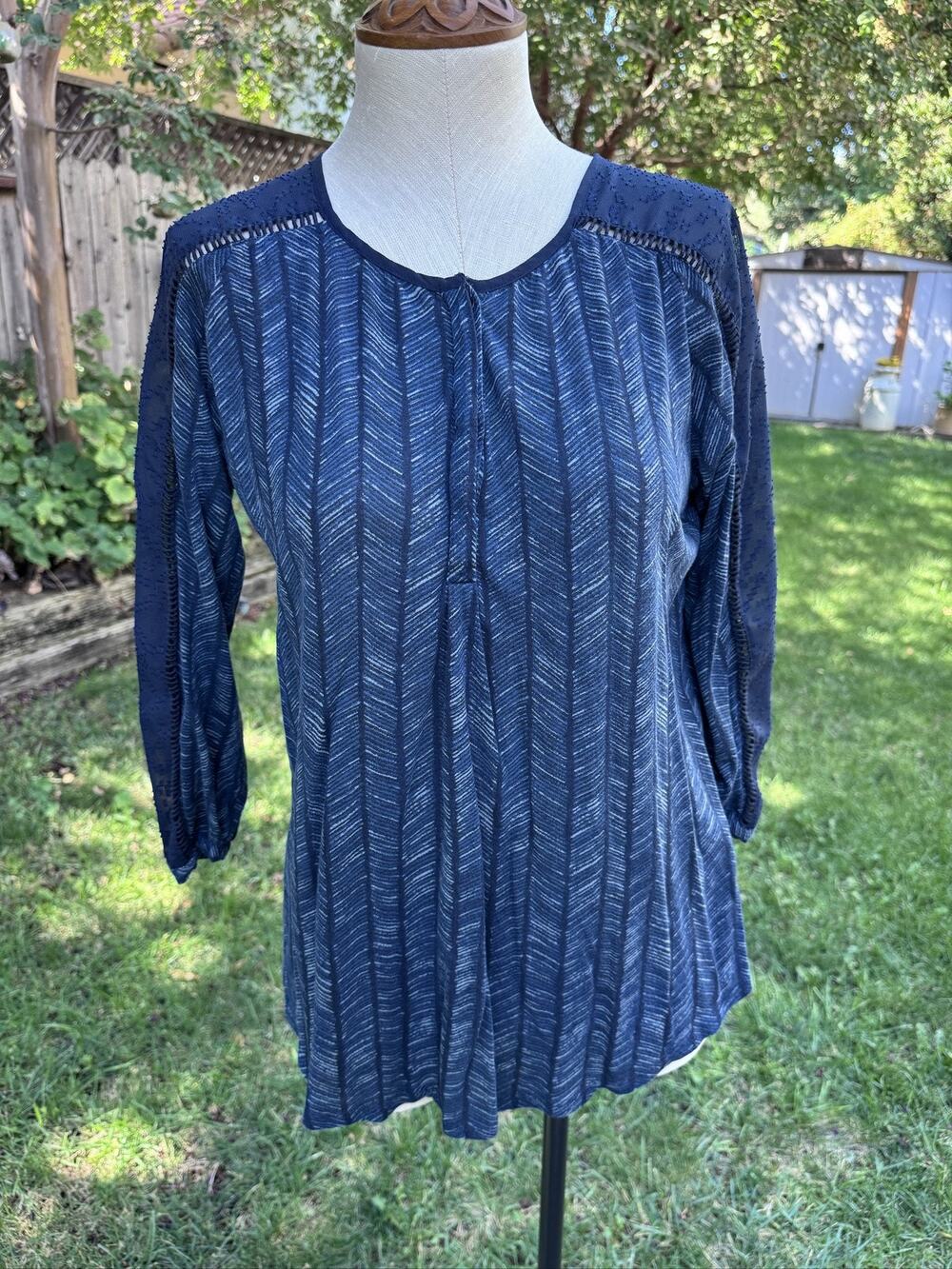 Lucky Brand Women's Blouse Small Blue Striped 3/4 Sleeve Knit Button Lightweight